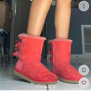 the cutest little red UGG boots♥️
Size 4Y(Size 6 in Women’s)